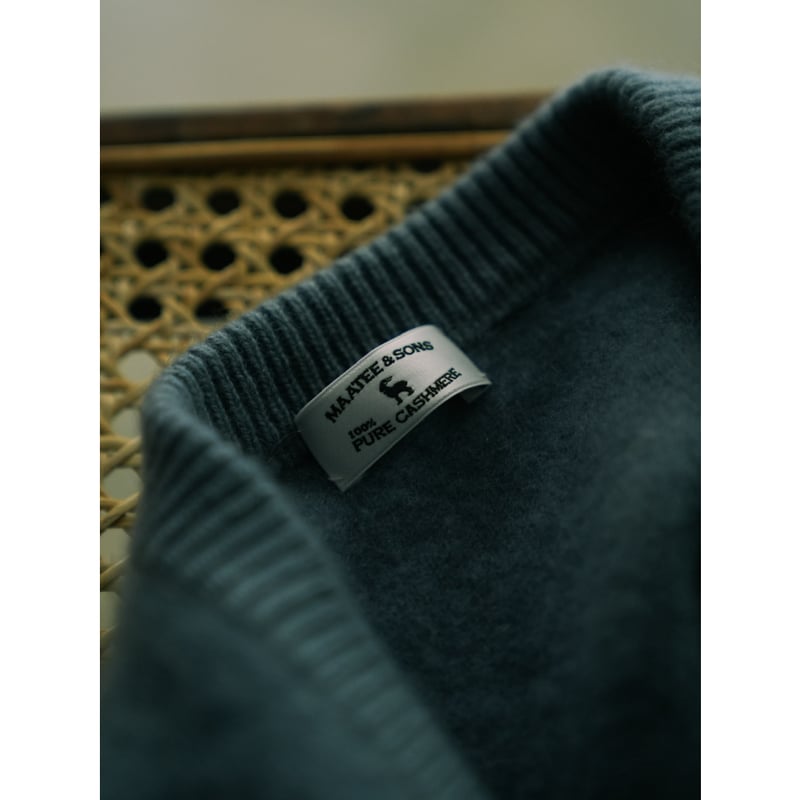 MAATEE&SONS CASHMERE 圧縮V SWEATER | MusterWerk