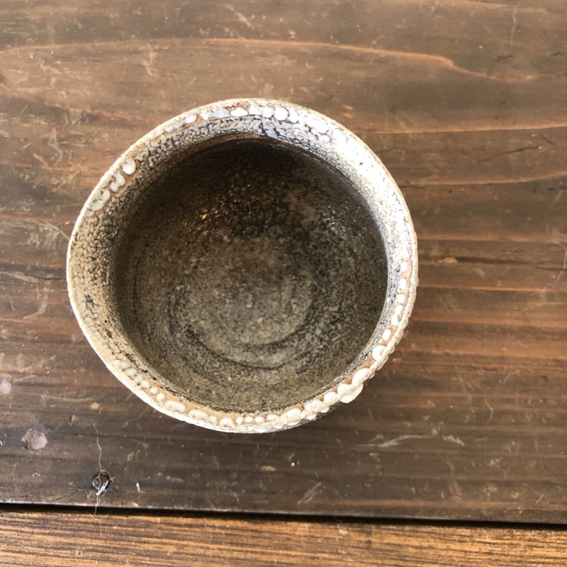 貝灰釉ぐい呑 | かれすすきのかまの お店