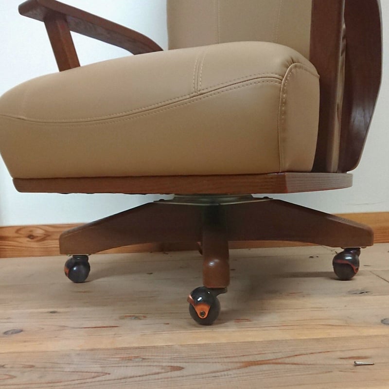 日本製 回転式座面・キャスター付きアームチェア ₌リユース現品・未