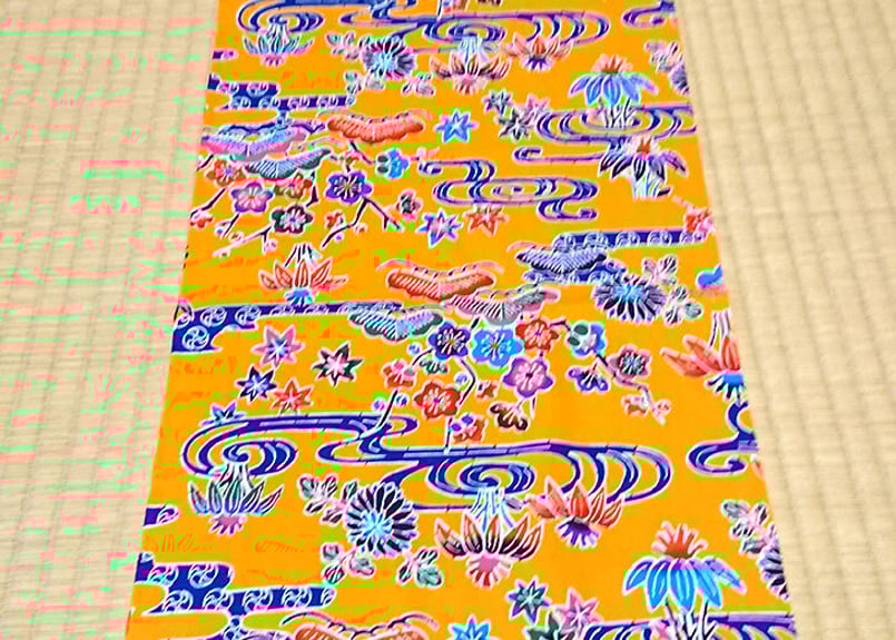 超特価セール品＞タペストリー縦長（オレンジ）沖縄独特の絵柄（紅型