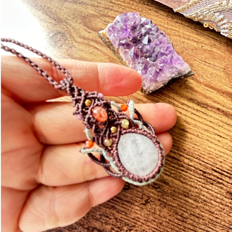 レインボームーンストーン マクラメペンダント ネックレス 天然石