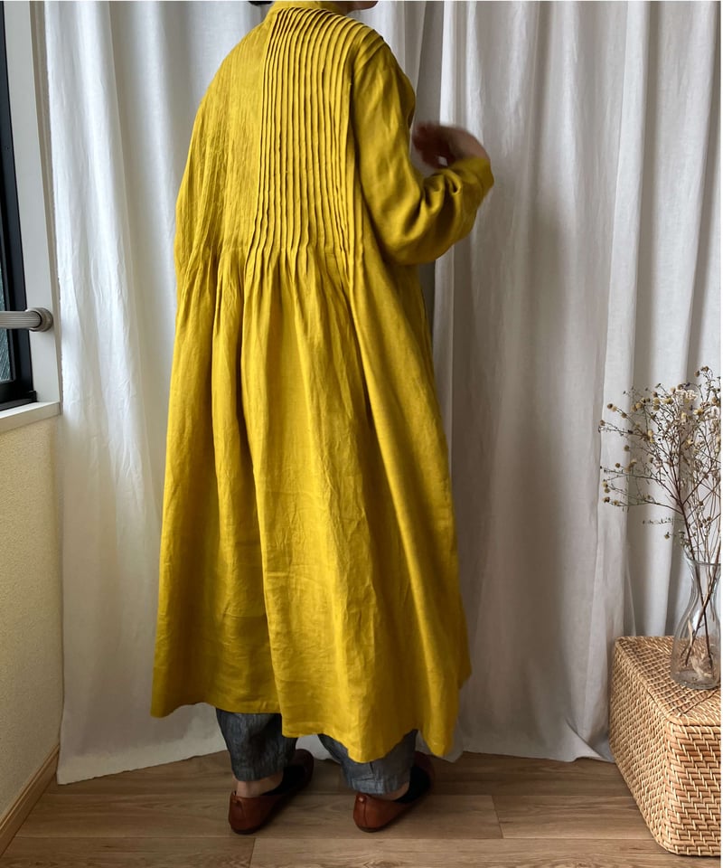 再入荷】スタンドカラーのピンタックロングワンピース（ミモザ