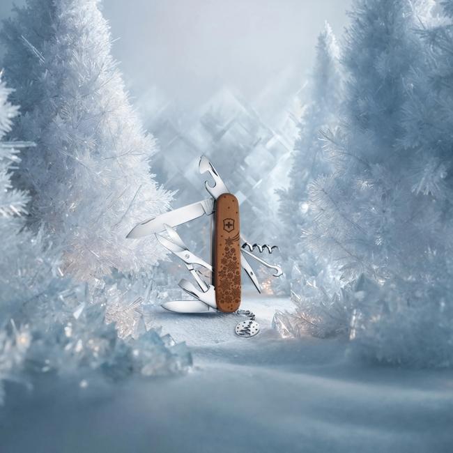 Victorinox Climber Wood Winter Magic Limited Edition 2025 in Pear