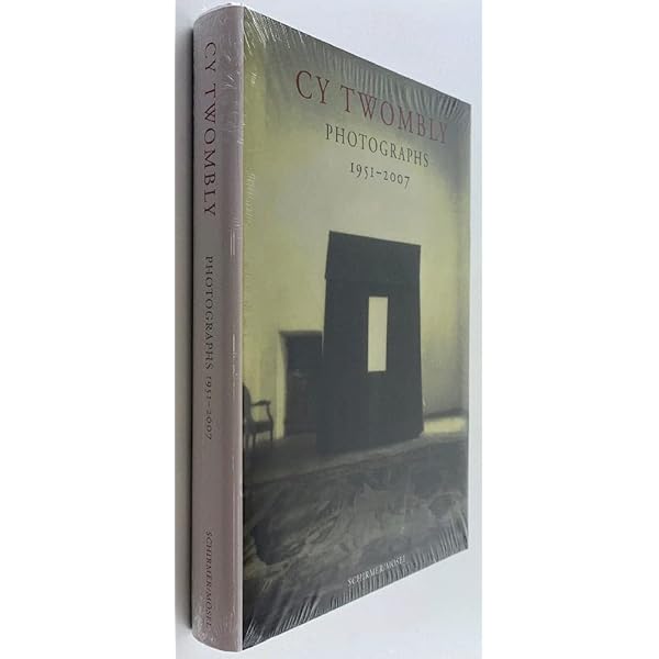 Amazon.com: Cy Twombly: Photographs III: 1951-2010: 9783829605373