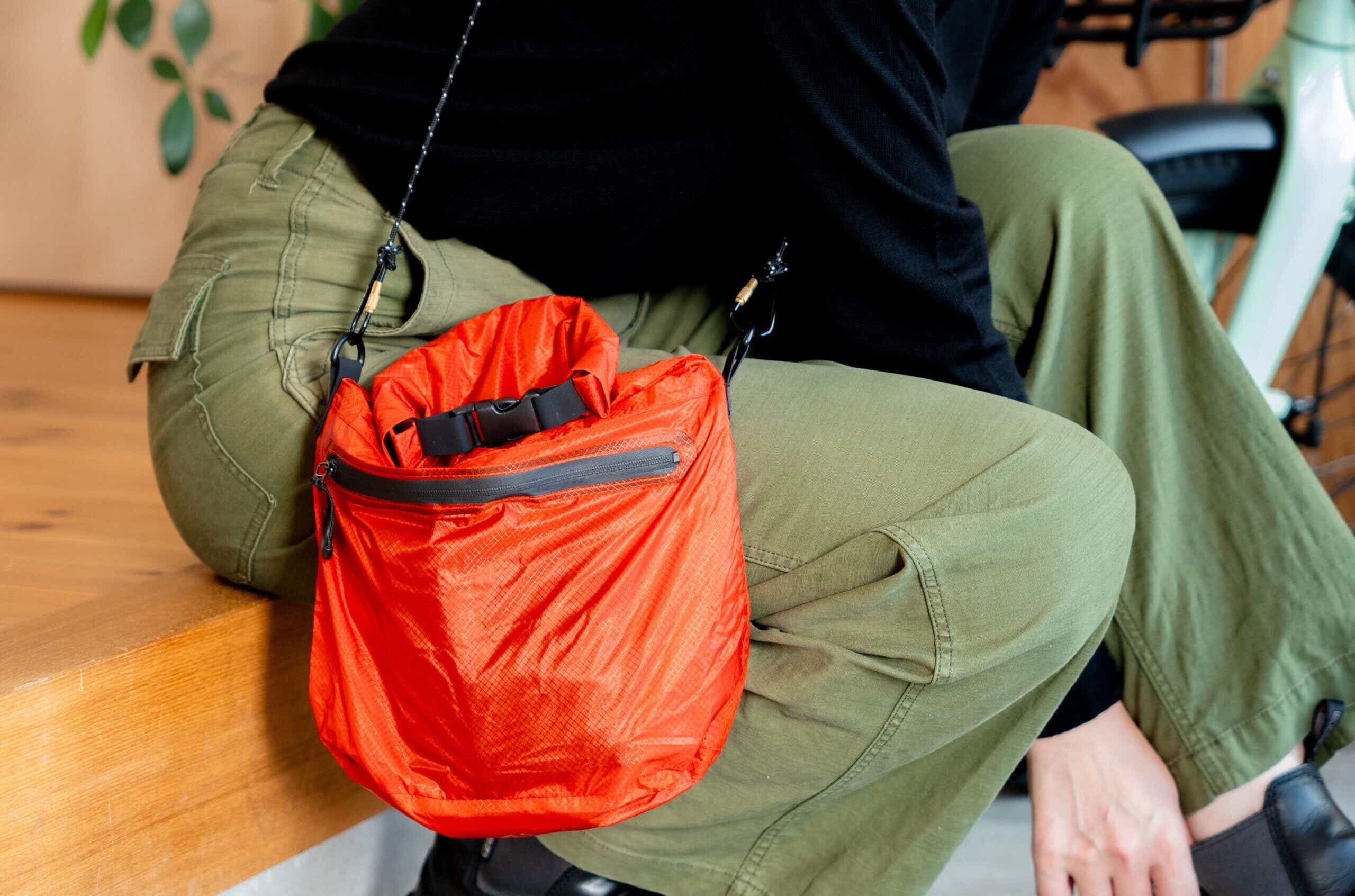 防水】年末旅行で「あってよかった〜」ときっと思う多用途バッグ3選