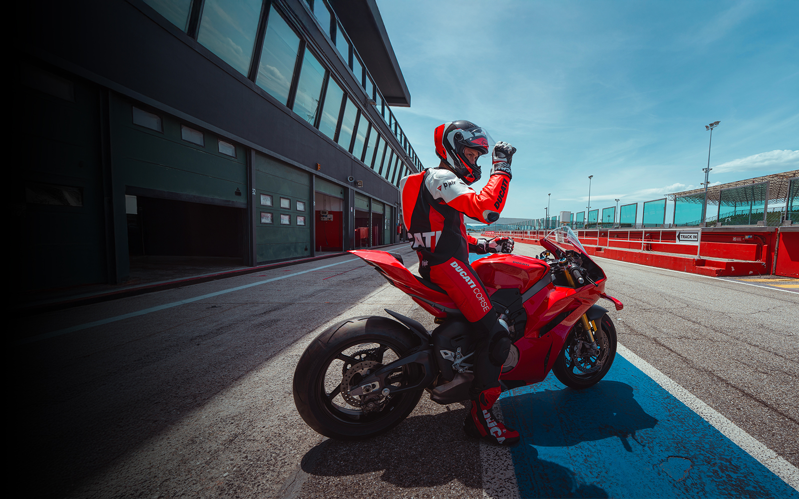 ドゥカティ レーシングスーツ – プロテクション＆快適性・公式ギア