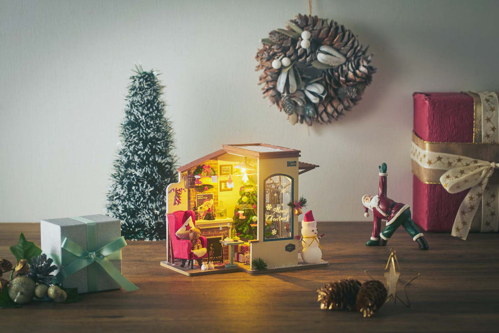 オルゴール付き！数量限定ミニチュアハウスキット「クリスマスハウス