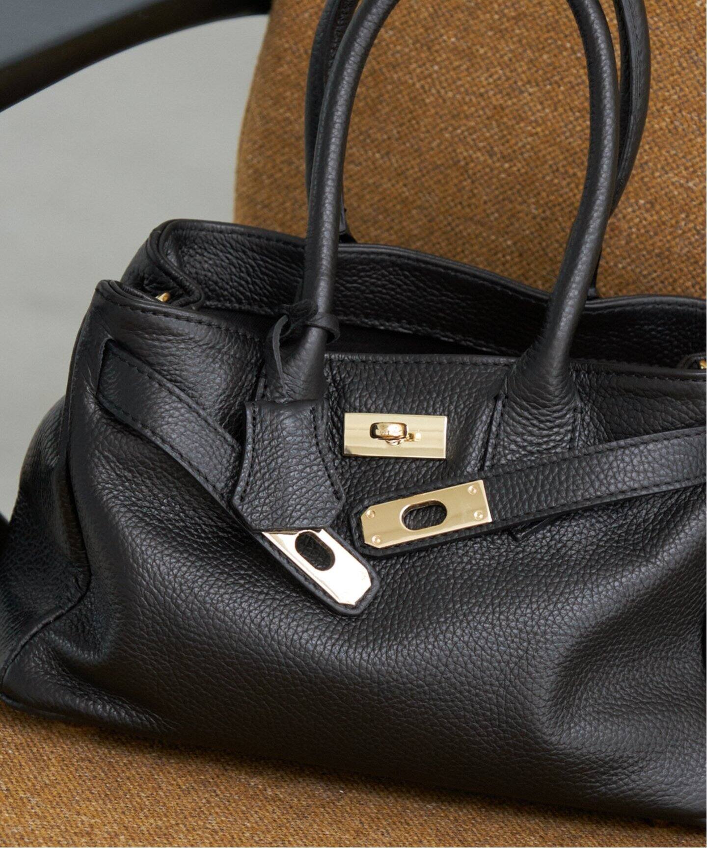 追加》AULENTTI/オウレンティ ベルト付きレザー MIDI BAG バッグ