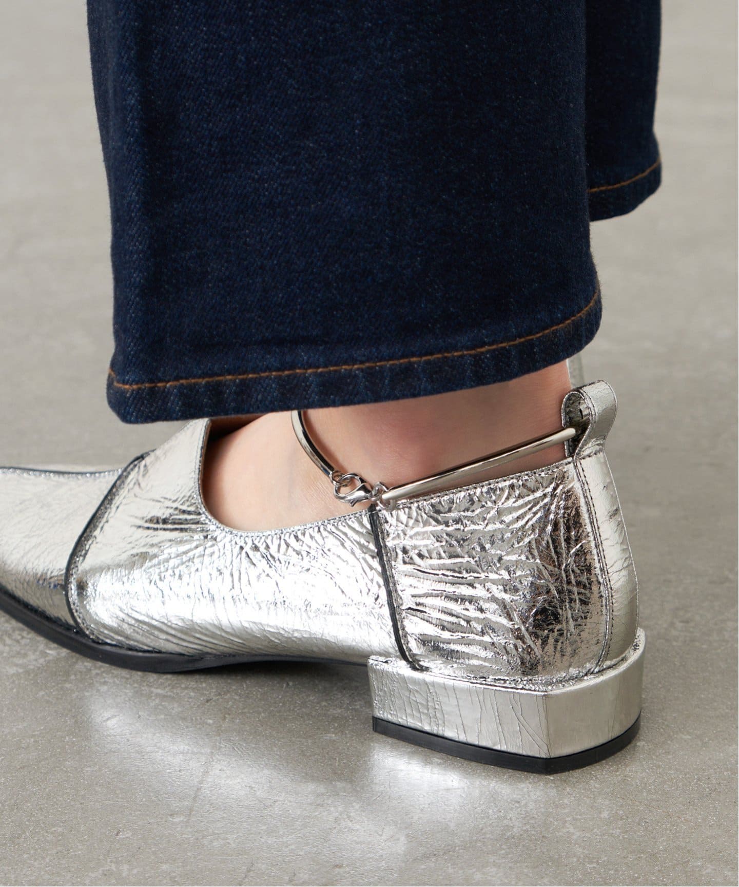 追加》GRISEレザースクエアクロスシームアンクルフラット（フラット