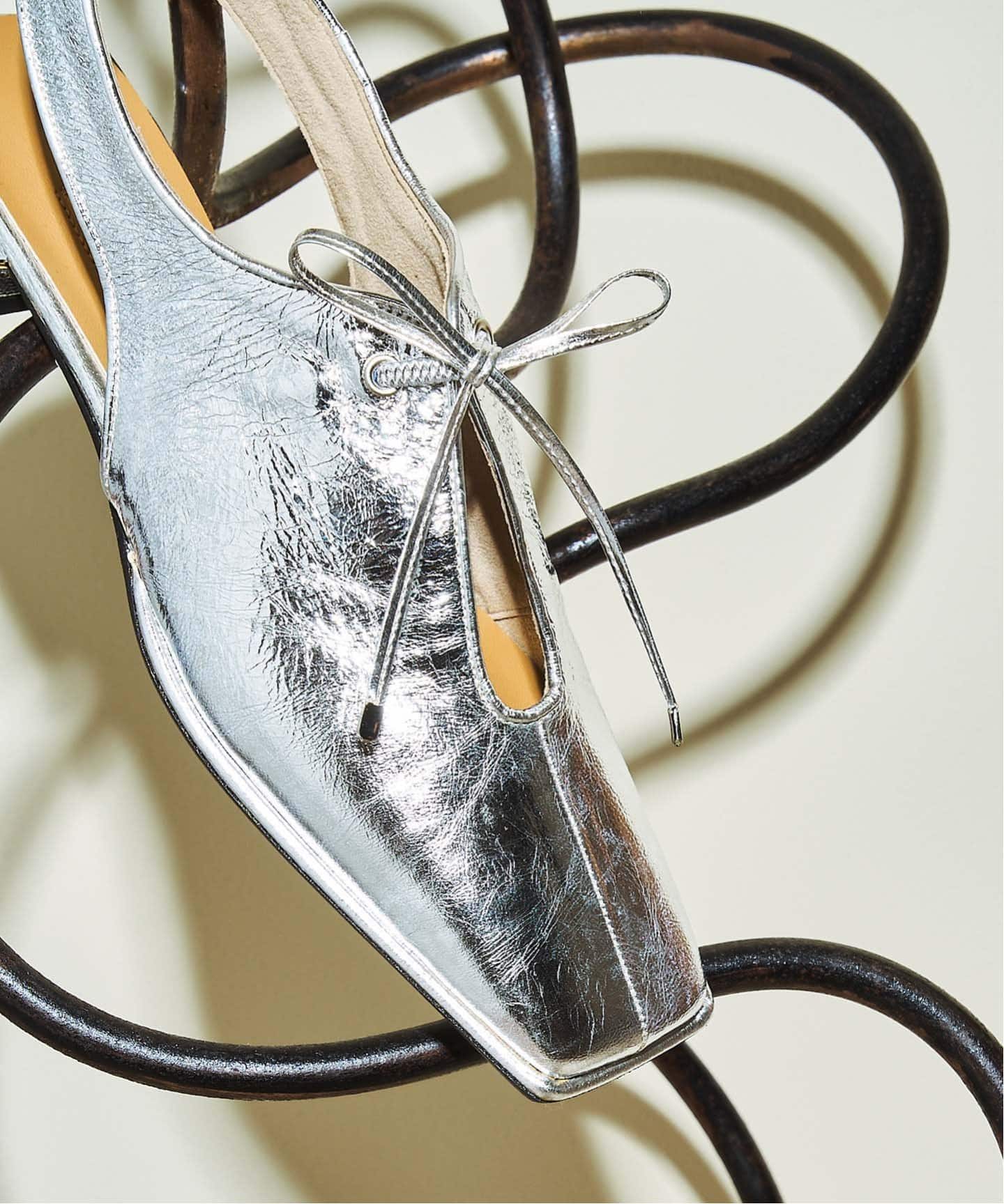 追加》GRISEレザースクエアカットアウトスリングバック（フラット