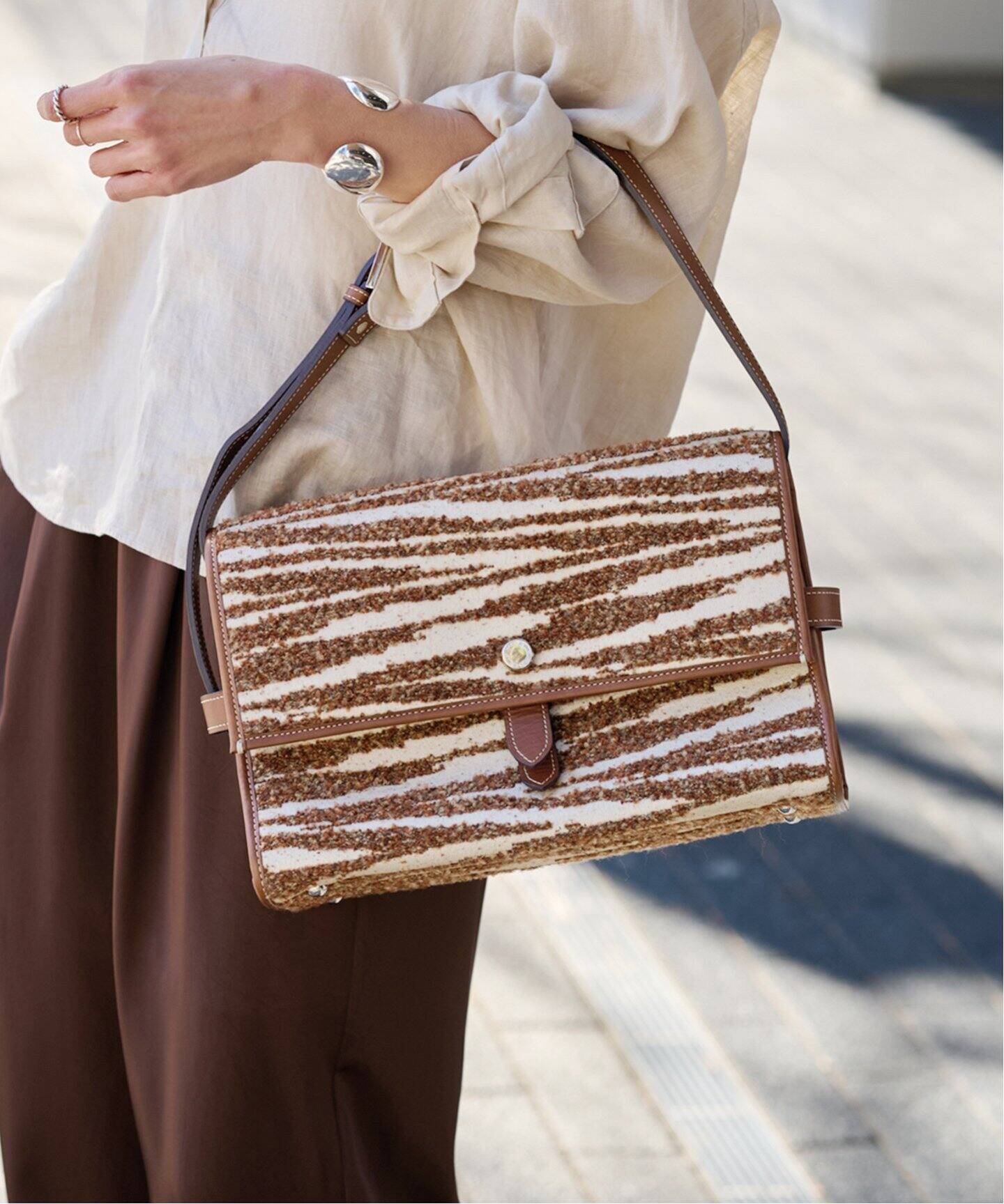 A VACATION/アヴァケーション MAN（ゼブラ）（ショルダーバッグ