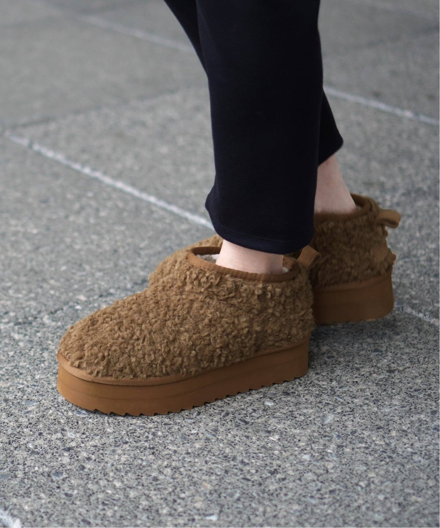 COLORS OF CALIFORNIA】curly fake fur boot（ブーティ・ショート