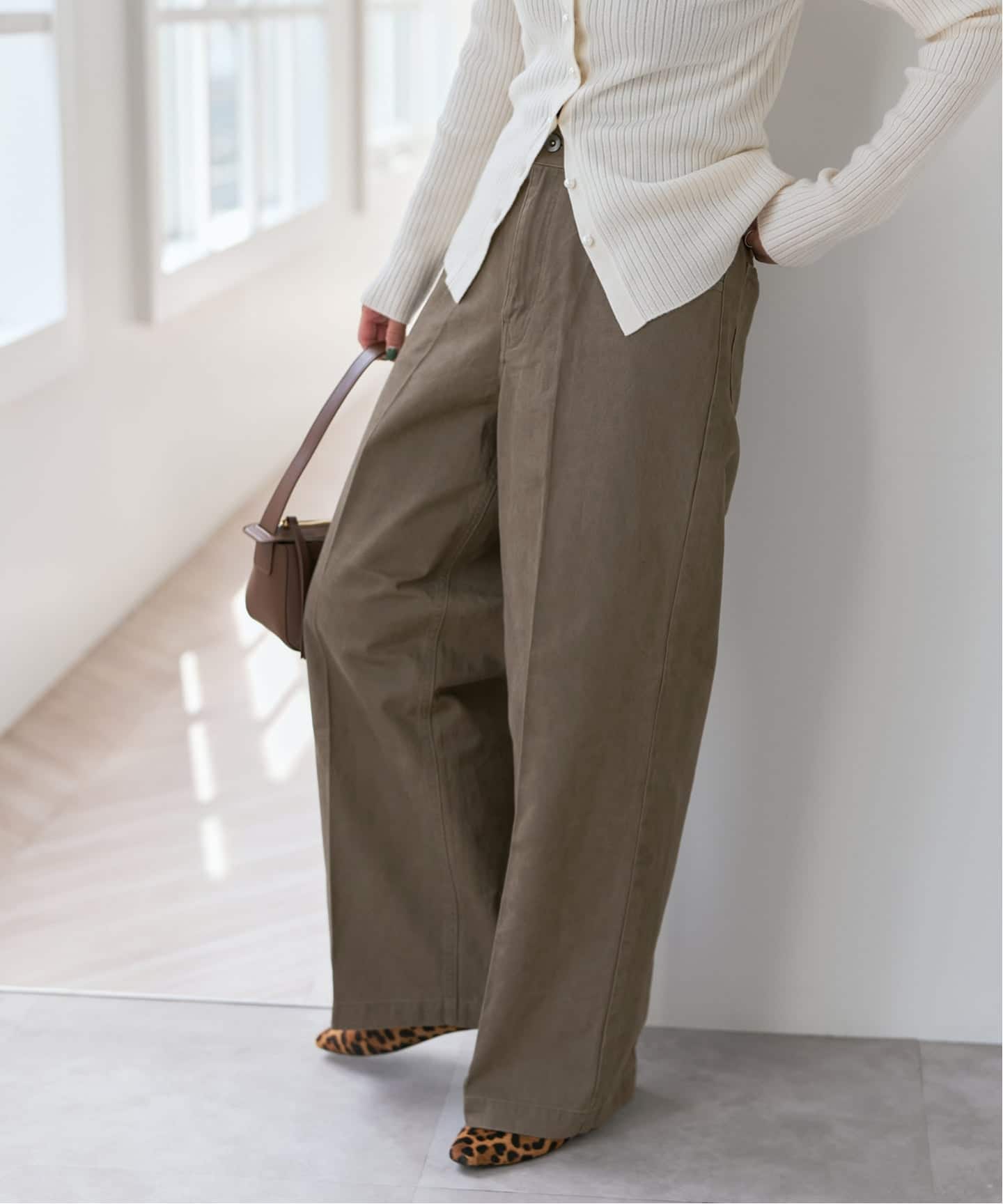 バックギャザーチノ（チノパンツ）｜Spick and Span（スピック＆スパン