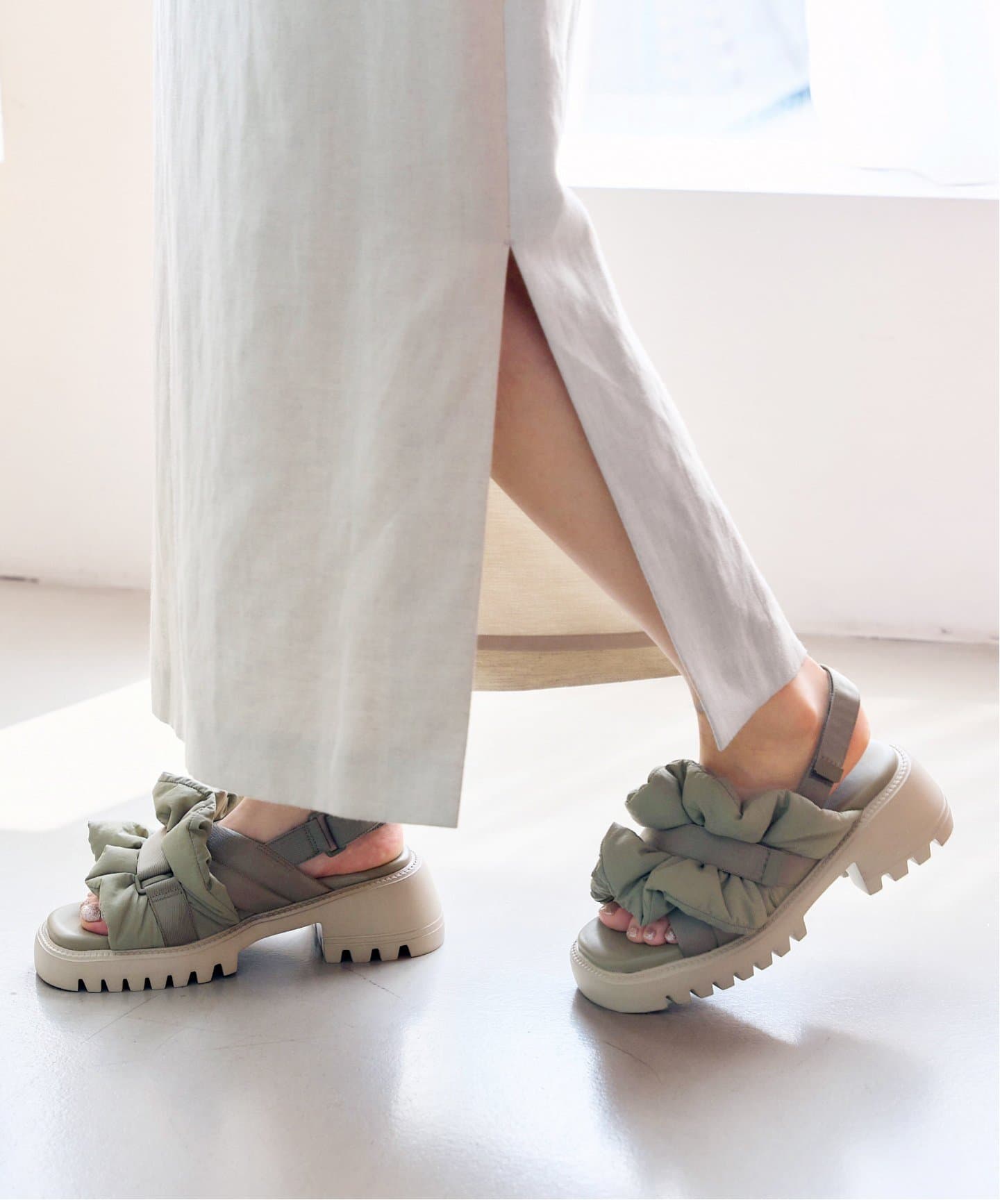 KARIN TAKUBO×LE TALONフリルクロススリングバックサンダル（サンダル