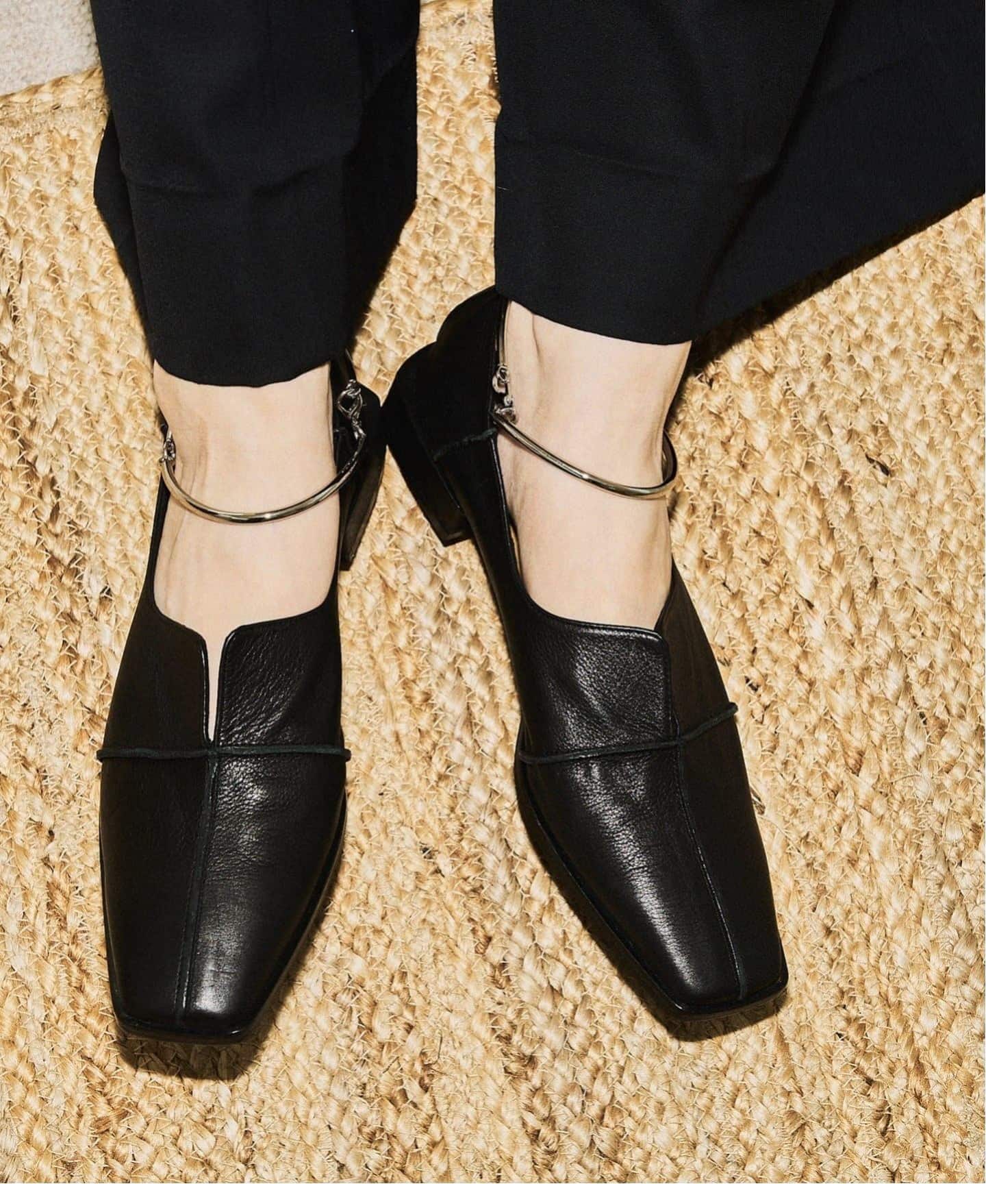 追加》GRISEレザースクエアクロスシームアンクルフラット（フラット