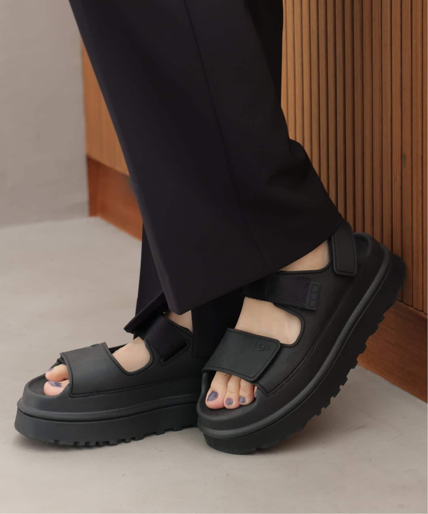 追加予約》【UGG/アグ】W GOLDENGLOW 1152685：サンダル（サンダル