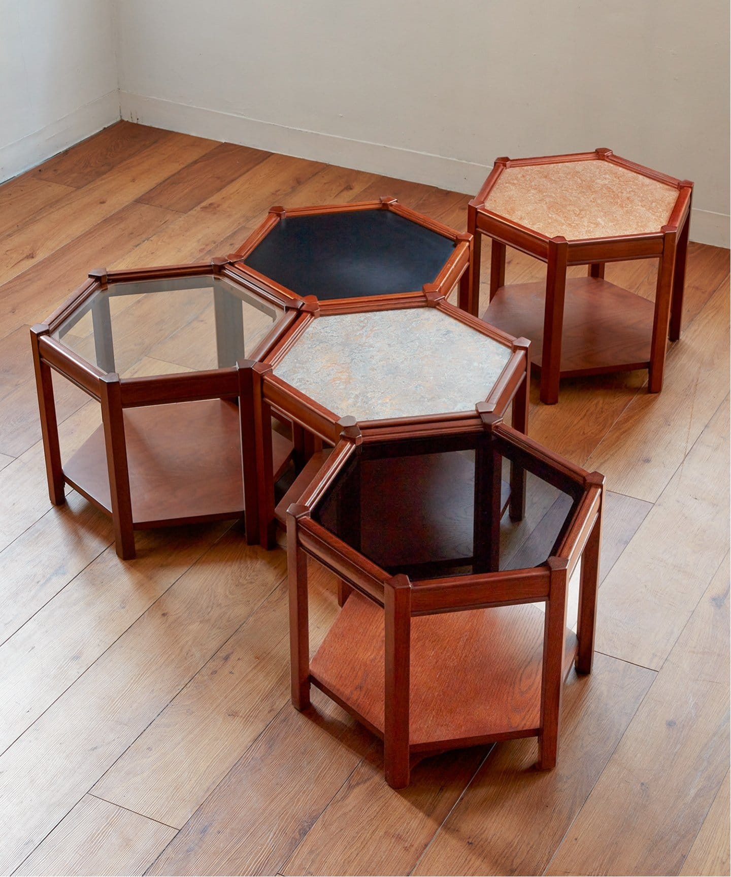 BROOKS HEXAGON TABLE ブラックガラス ブルックスヘキサゴン（テーブル