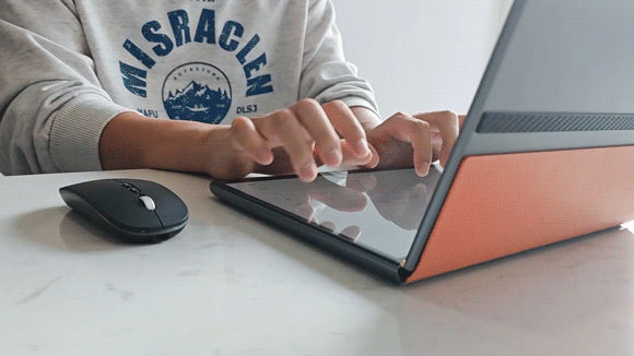 2画面をPCで1つに統合！仕事とエンターテインメントの新しい次元