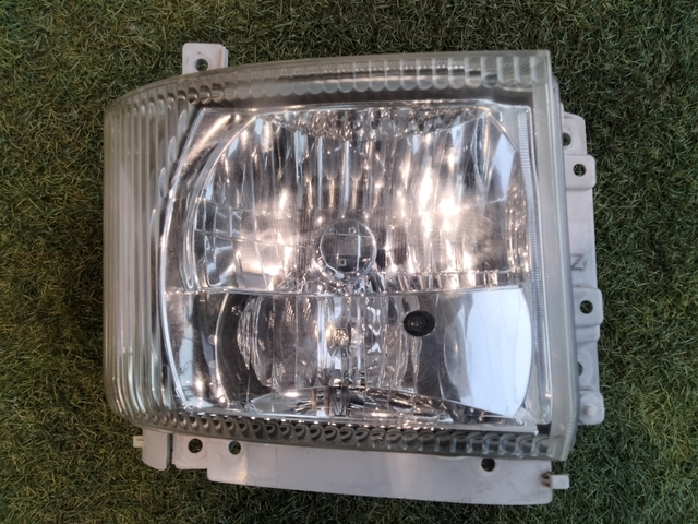 中古トラック部品 ヘッドライト右 いすゞ フォワード | 中古トラック