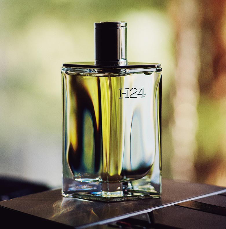 目に見えない身嗜み」を、エルメスの香水とディオールのリップで整える