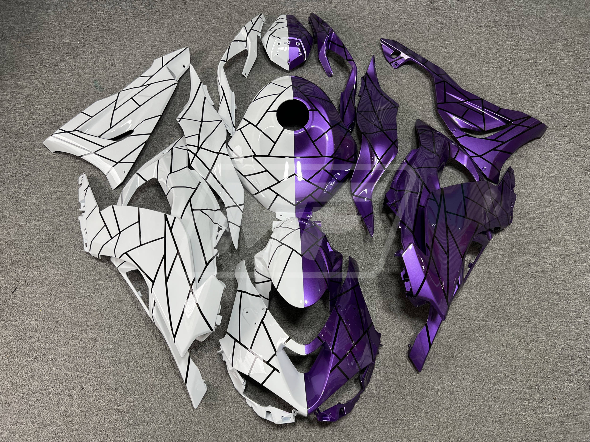 Kawasaki ZX6R 2024-2026 Gloss White & Purple Split Pattern ABS