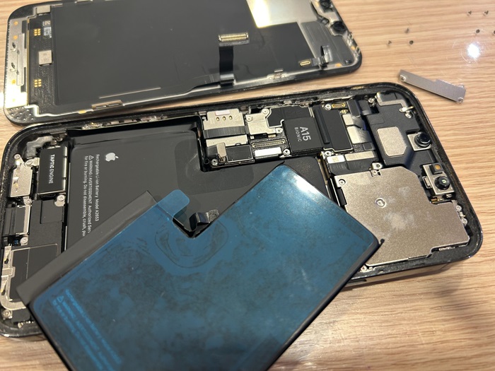 iPhone13ProMax バッテリー交換 一宮