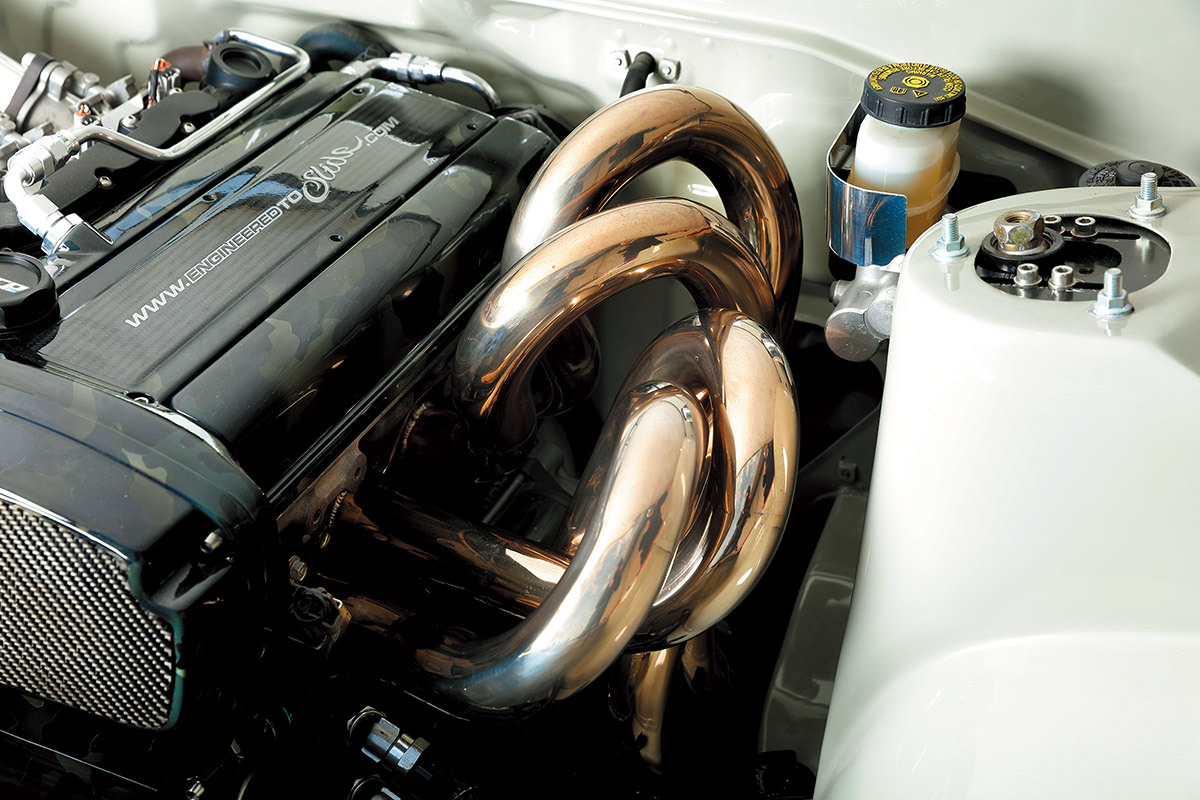 左ハンドルだからこそ実現した吸排気レイアウトの20バルブ4A-G型