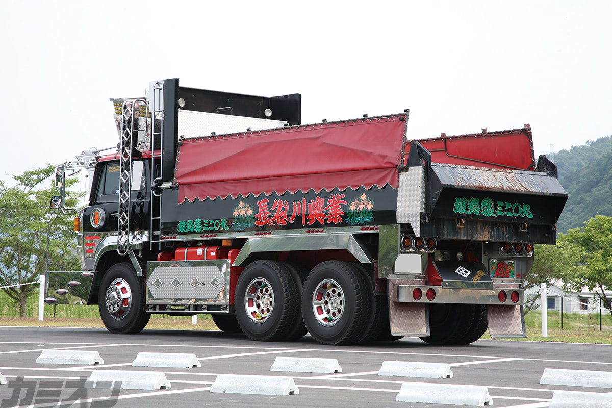 出撃壱番機 圧倒的な存在感を誇る日野ZMデコダンプ | カミオン | 全国