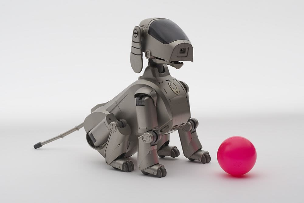 初代 AIBO ソニー ロボットによるエンタテインメント市場を創造する4足歩行型