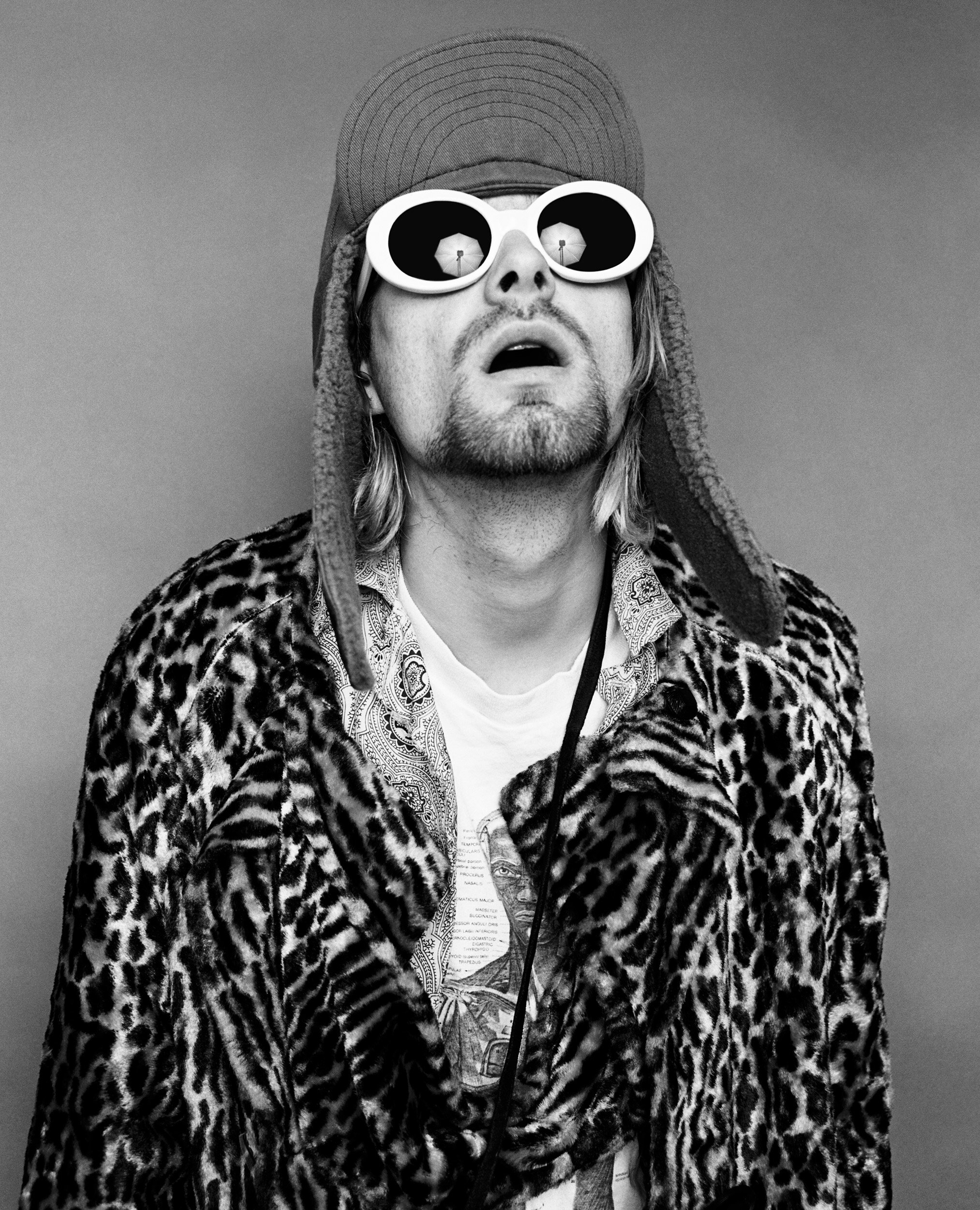 Kurt_Cobain_looking_up_sharpen