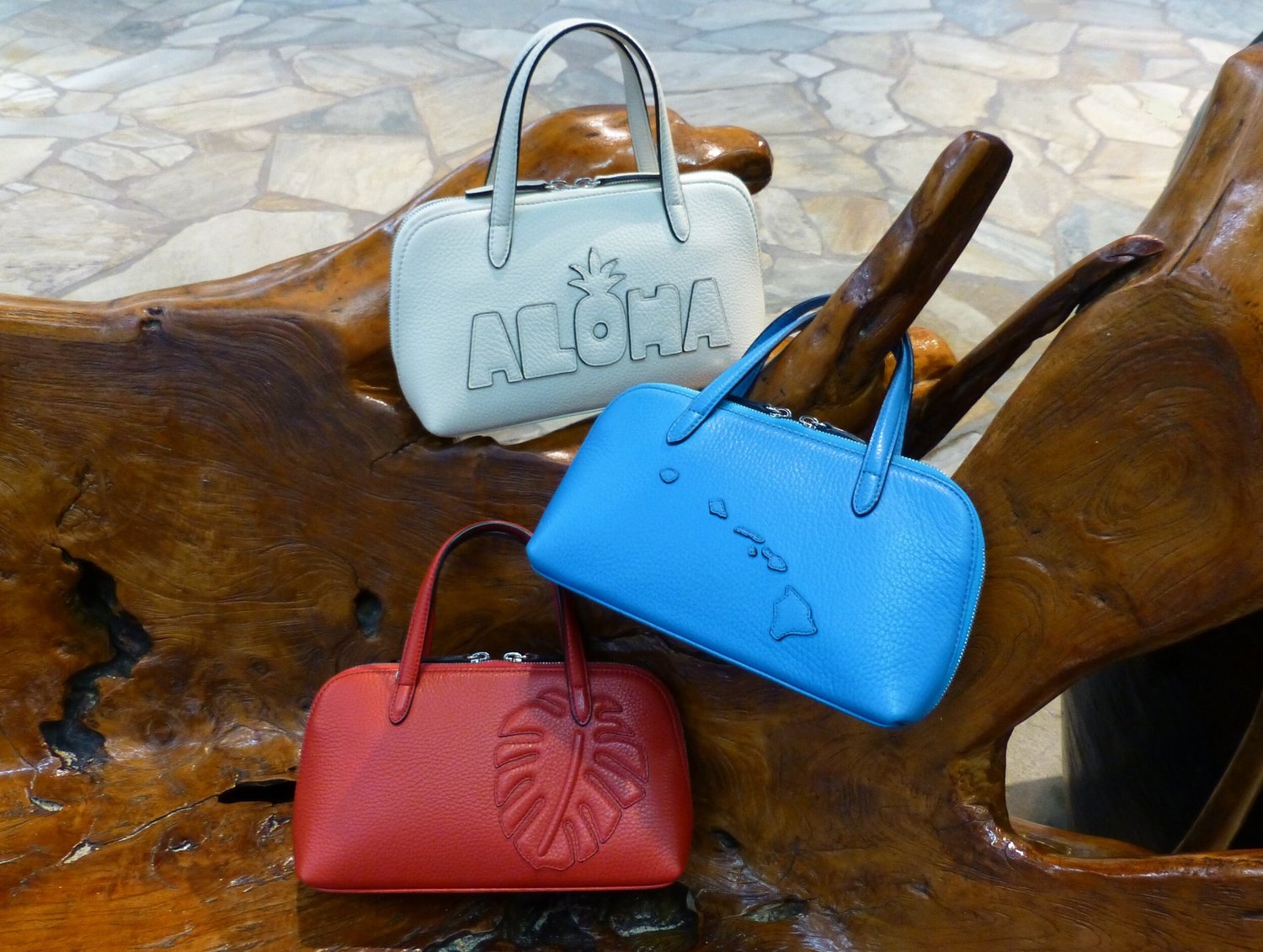 Lanai Transit Hawai'i | Royal Hawaiian Center