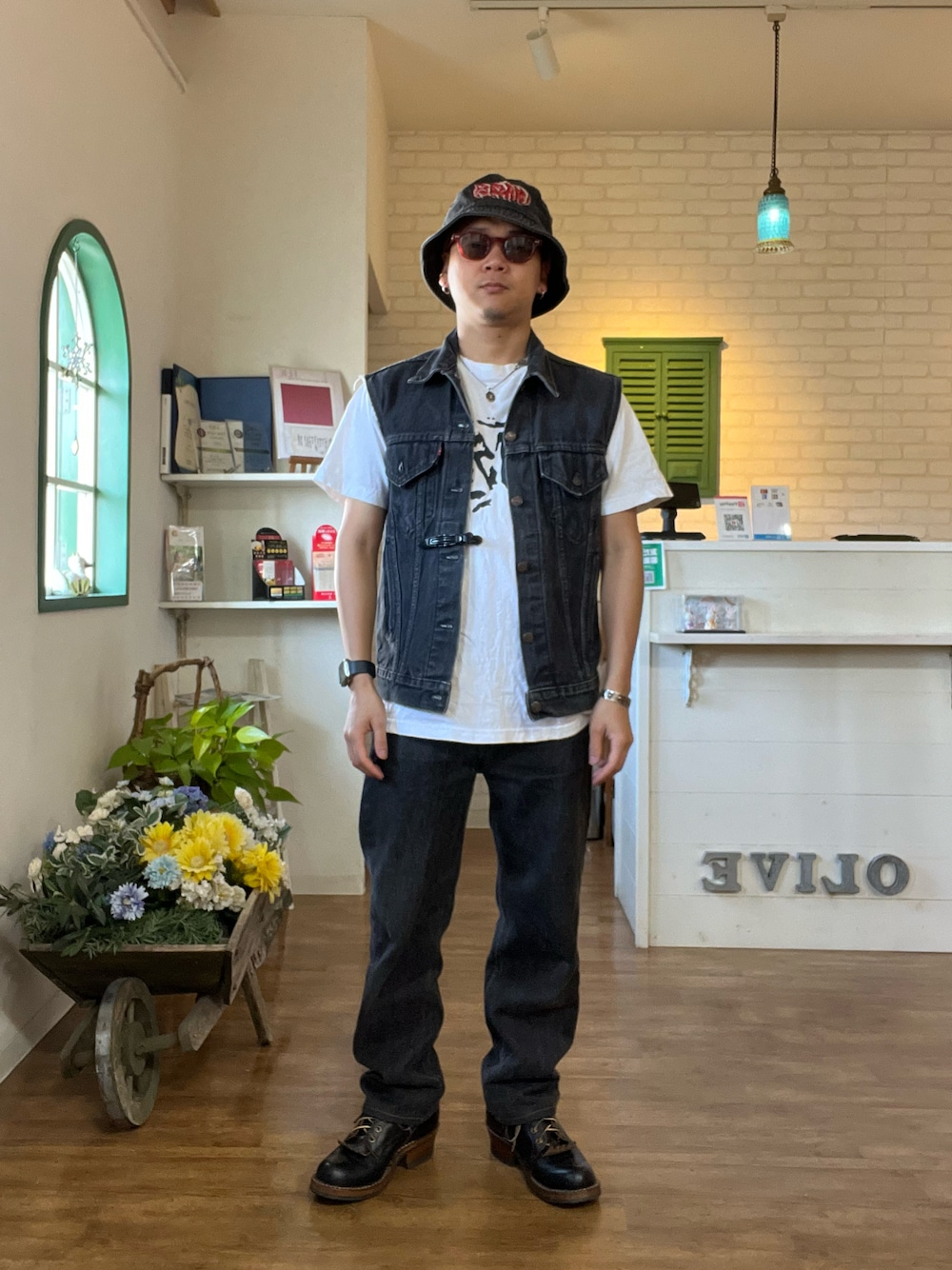 Levi'sのベストを使った「アメカジ」のメンズ人気ファッション