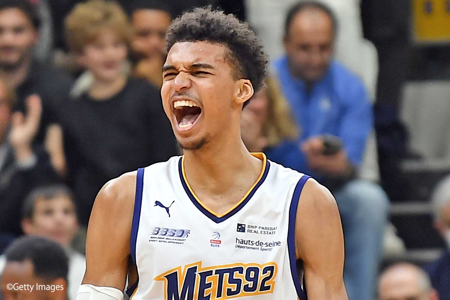 NBAドラ1候補ウェンバヤマ11歳時にスパーズのジャージーを着ていた写真