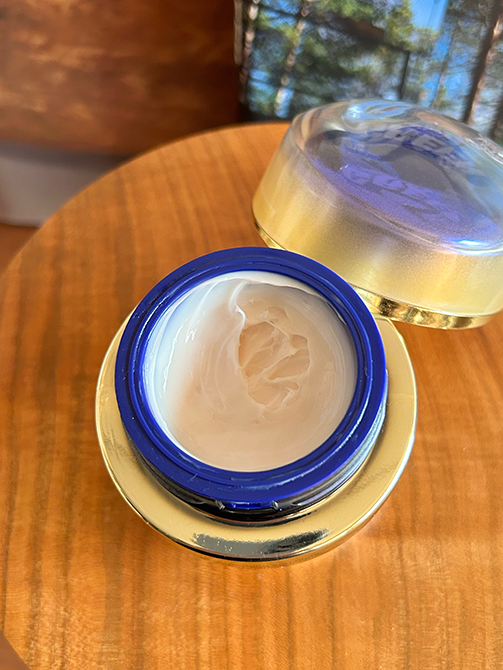 この1品で“引き締まったハリ”と“明るさ”にアプローチ。SHISEIDOの新