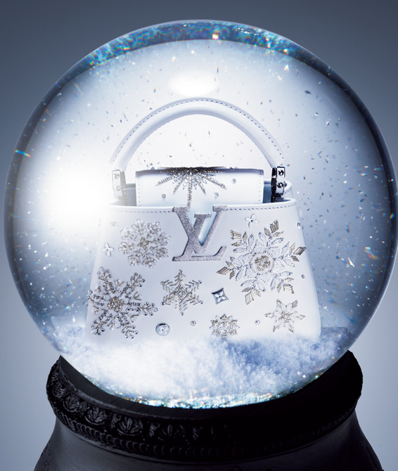 雪の結晶を煌めくビーズと刺繡で表現した「ルイ・ヴィトン」の美しき