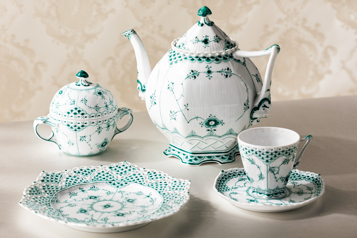 ロイヤルコペンハーゲン」の伝統のコレクションに新たな色彩が誕生