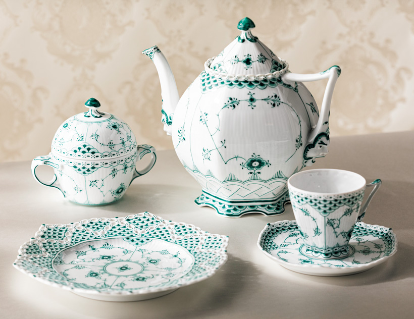 ロイヤルコペンハーゲン」の伝統のコレクションに新たな色彩が誕生