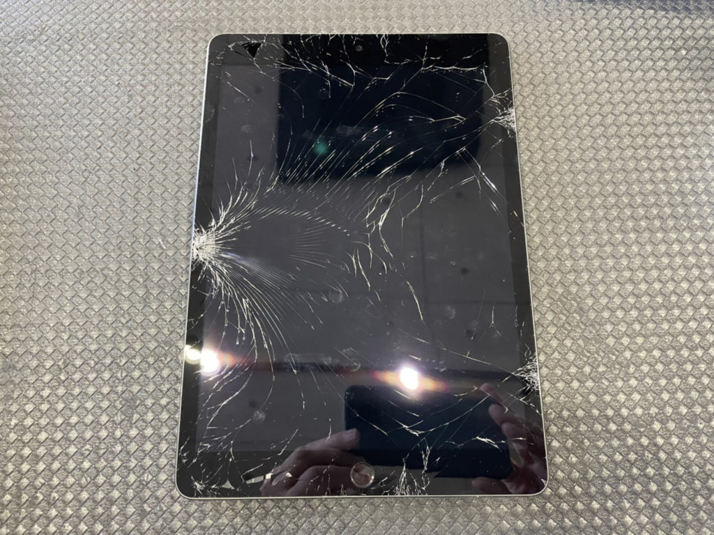 iPad 第9世代（2021年モデル）画面割れ修理（つくば市内より来店