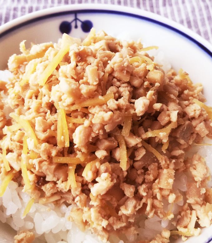 エリンギと鶏挽肉のそぼろ by azuredish 【クックパッド】 簡単