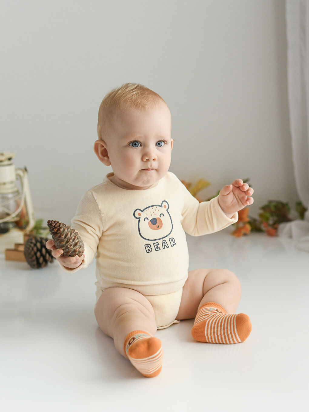 LCW baby Bisiklet Yaka Uzun Kollu Nakış Detaylı Kadife Erkek Bebek