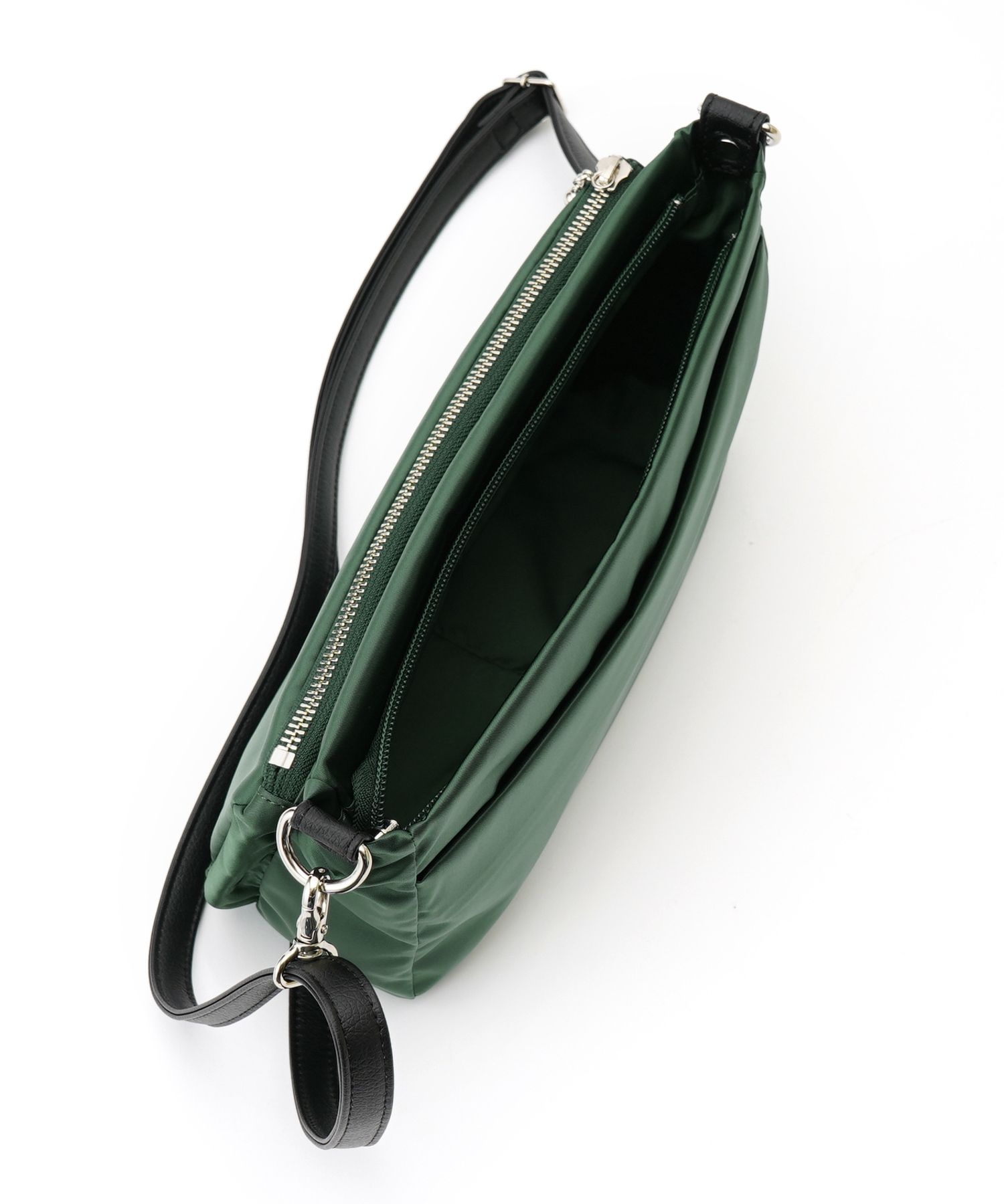 ナイロン素材ショルダーバッグ|キャラ・オ・クルス | レリアン公式