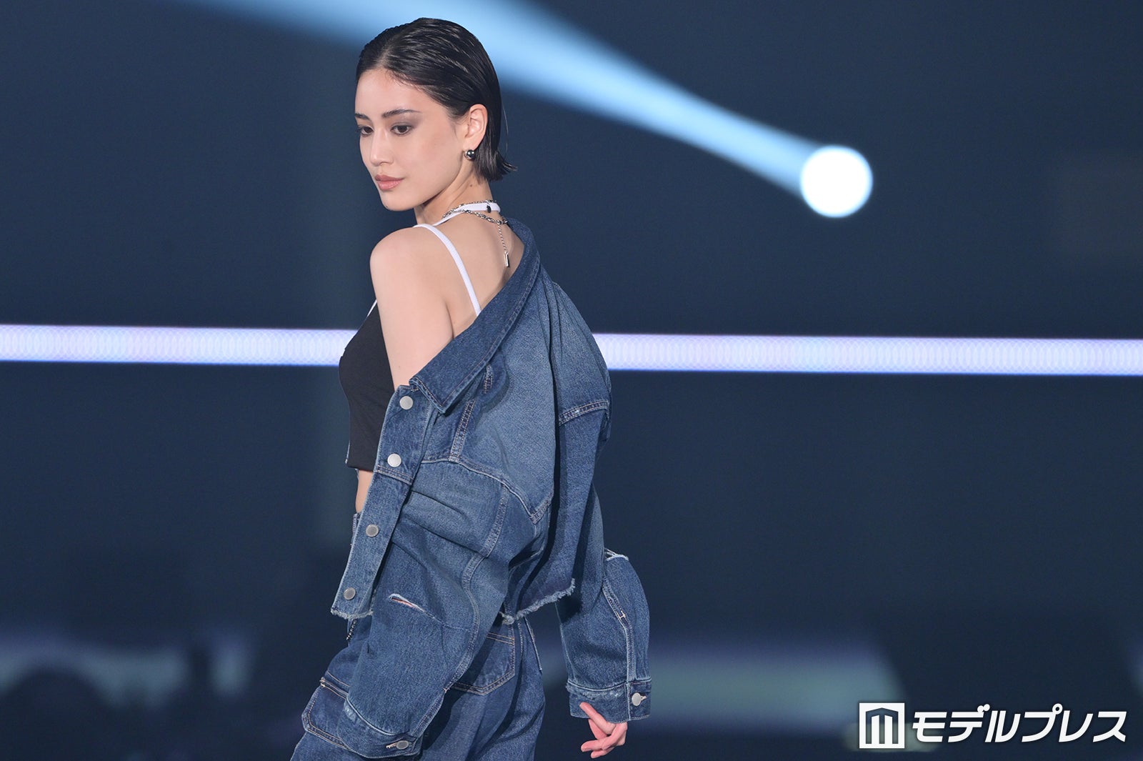 藤井夏恋、大胆肩見せにうっとり＜GirlsAward 2023 S／S＞ - モデルプレス