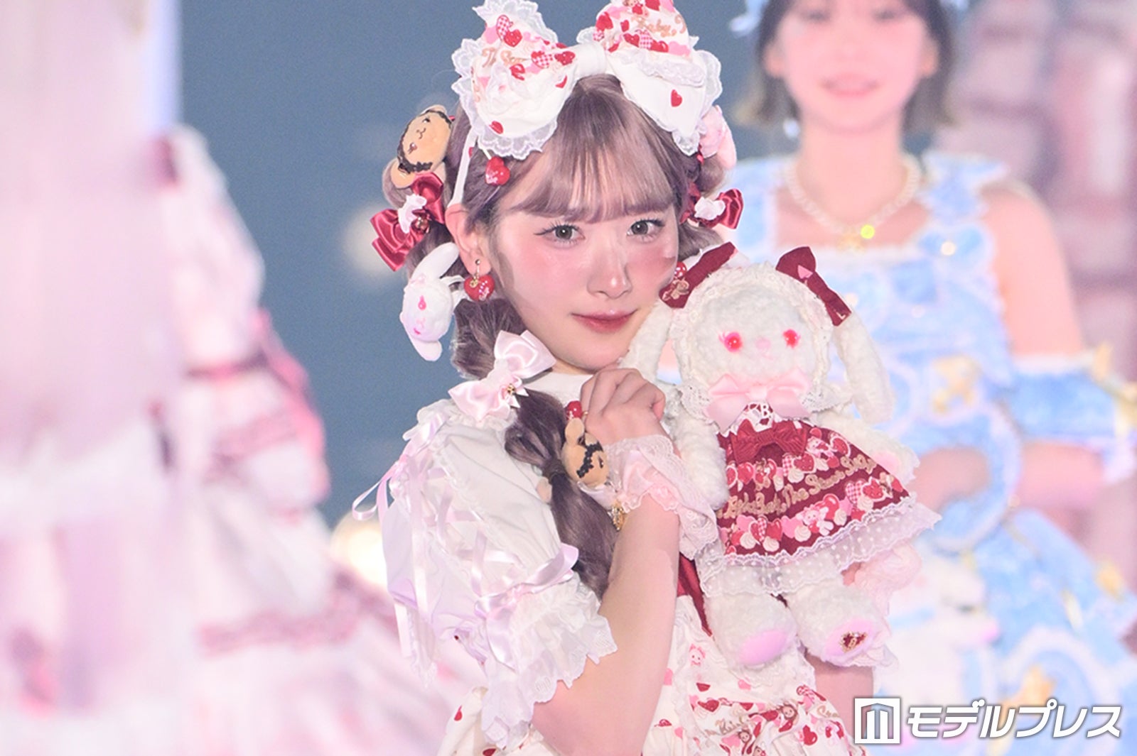 LOVE齋藤樹愛羅、王道ロリータで魅力全開 リボンたっぷりヘアの甘め