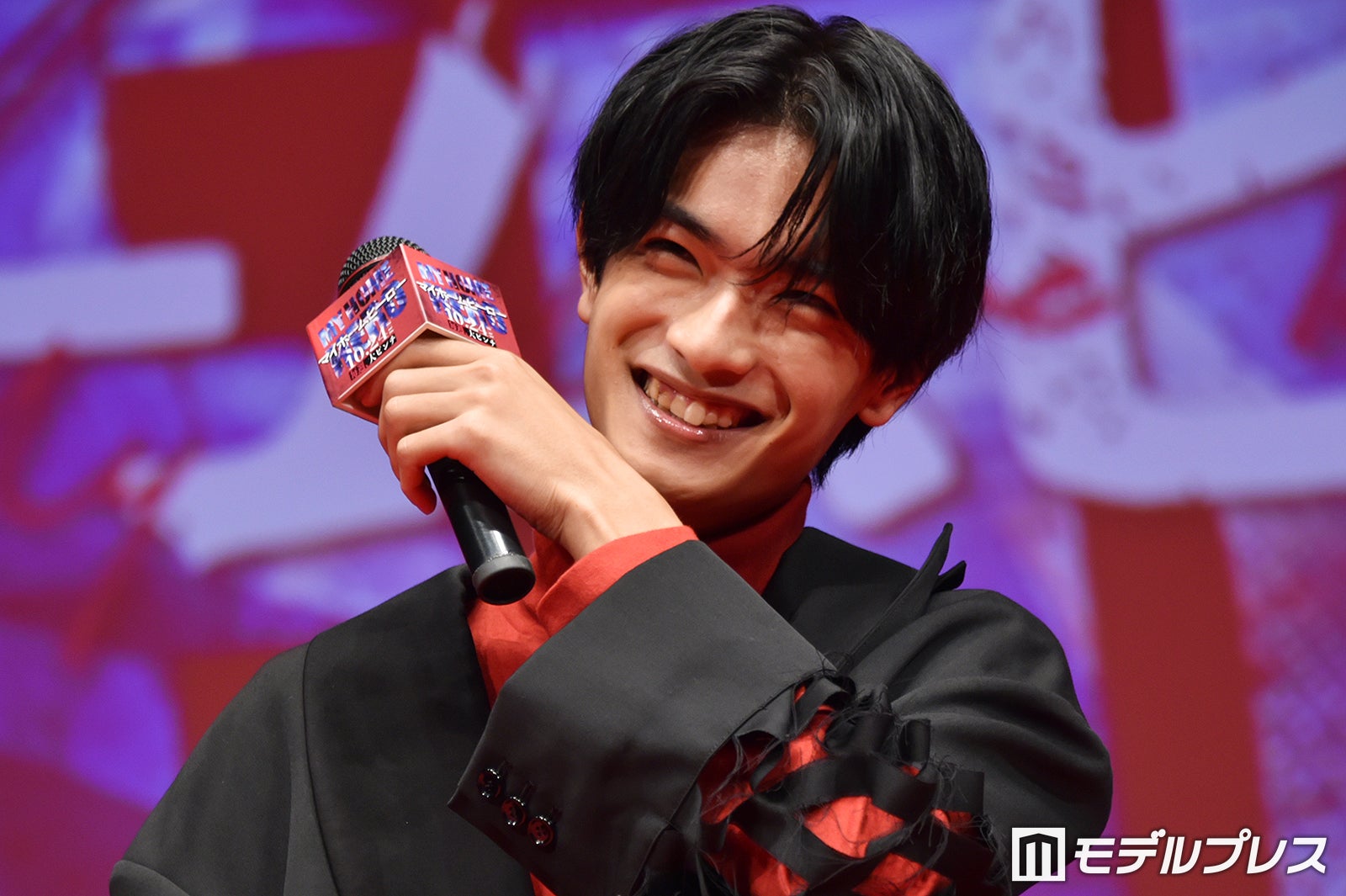 なにわ男子・高橋恭平、夜道でうたた寝 独特な“電柱ヒーロー