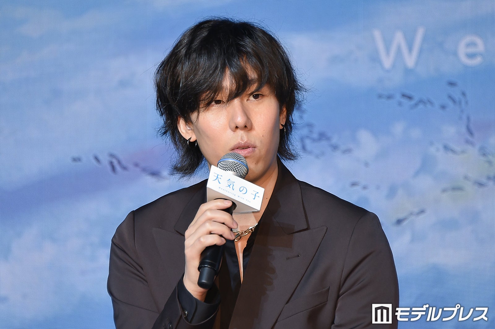 米津玄師が茶髪に？RADWIMPS野田洋次郎バースデーの集合ショットが話題