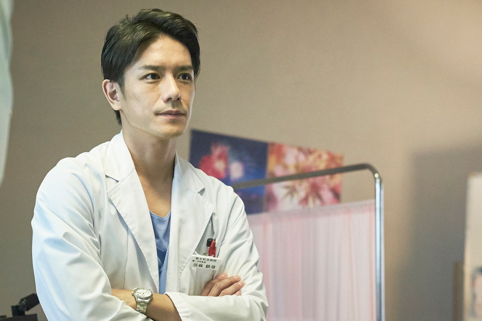 滝沢秀明、主演ドラマ「孤高のメス」で立ち向かう“象徴的”姿 - モデル