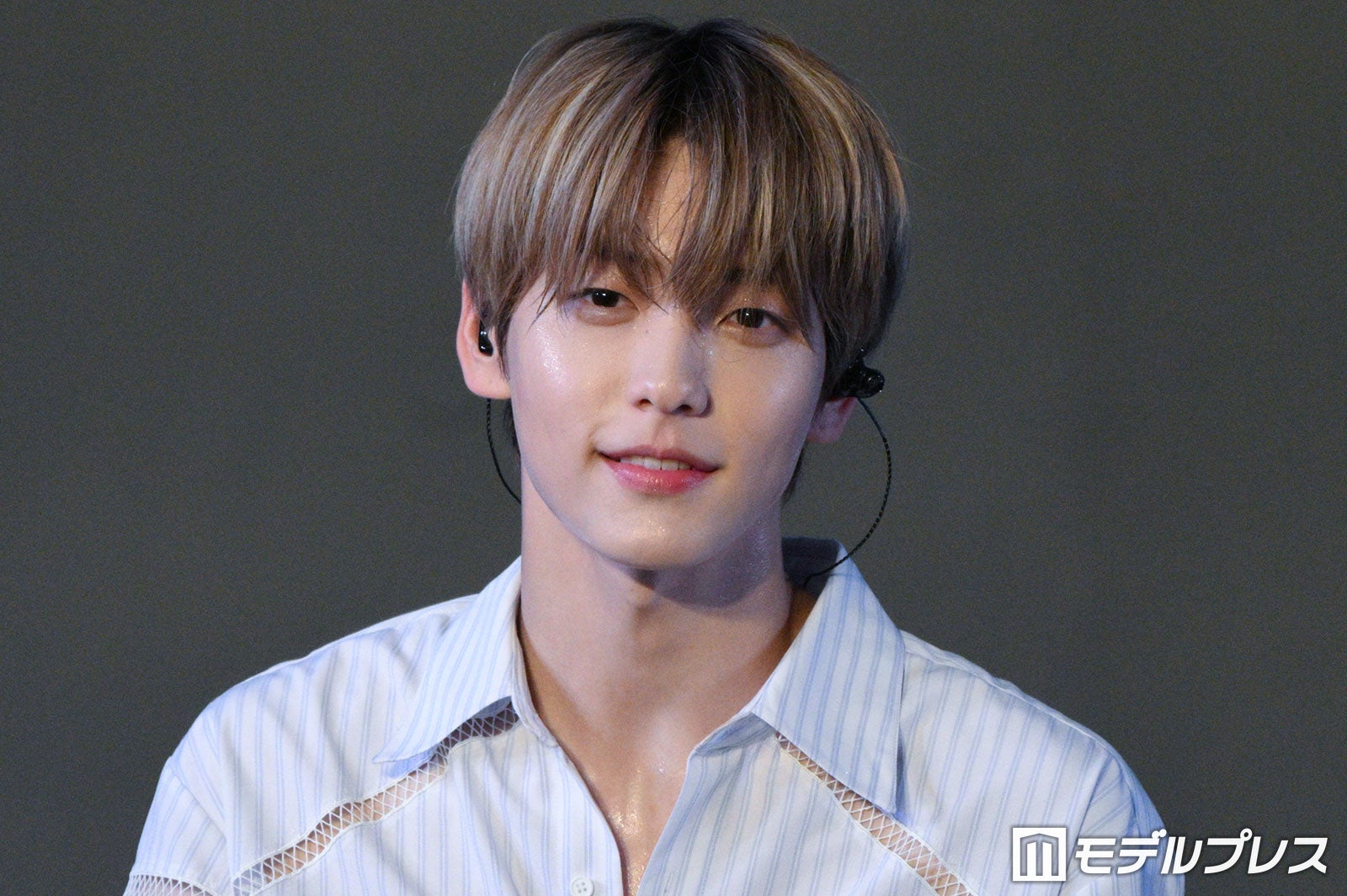 TXTスビン、ベッドで布団にくるまるオフショット公開「少年っぽさと