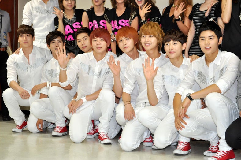 ZE：Aら人気K-POPアイドルが武道館に集結！チャリティーライブ開催