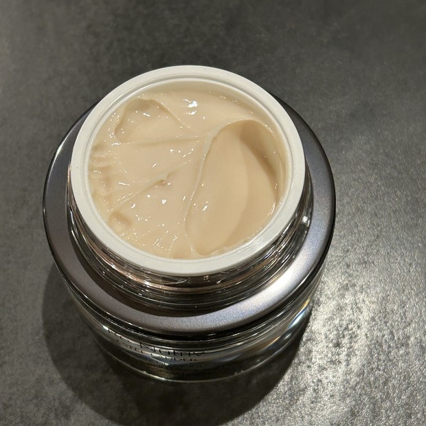 エスティ ローダーのラグジュアリーエイジングケアクリーム