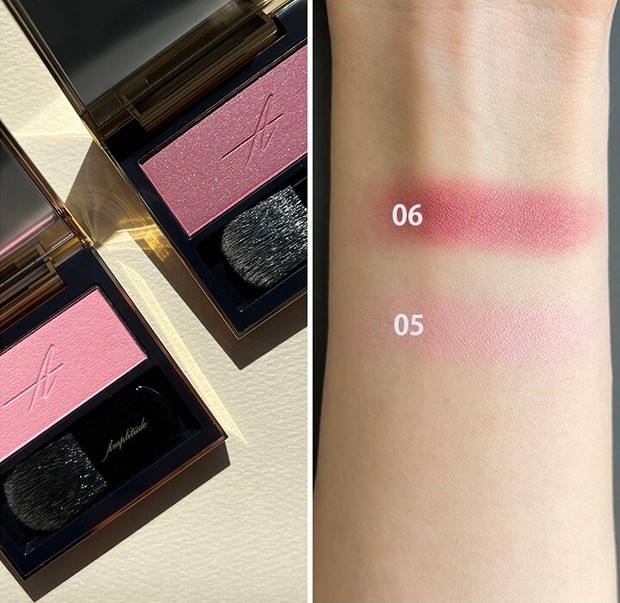 春コスメ2023】アンプリチュードの春新色をスウォッチ！ 限定アイ